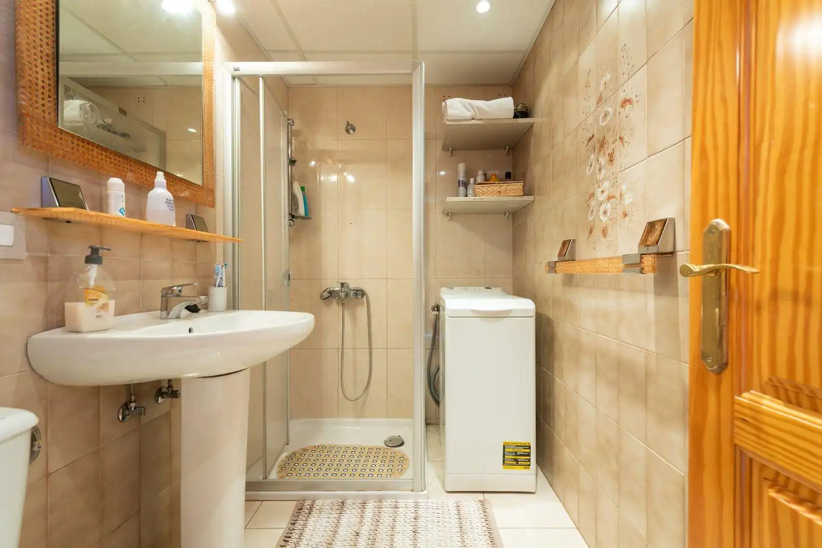 Bathroom of Study for rent in San Bartolomé de Tirajana  with Terrace and Balcony