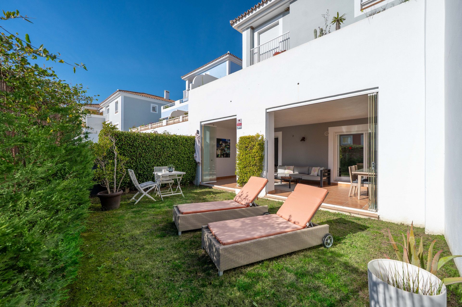 Garden of Planta baja for sale in Estepona  with Air Conditioner, Terrace and Swimming Pool
