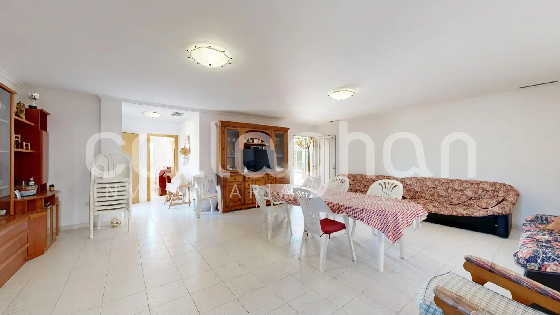 Sala d'estar de Casa o xalet en venda en Chiva amb Aire condicionat, Jardí privat i Terrassa