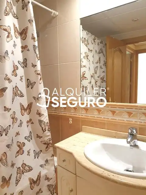 Badezimmer von Wohnung zur Miete in Getafe mit Klimaanlage, Heizung und Terrasse