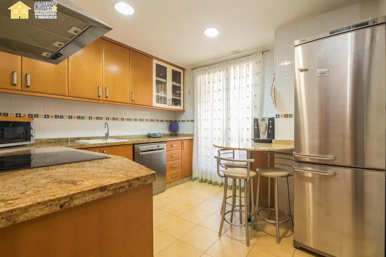 Cocina de Apartamento en venta en Alicante / Alacant con Aire acondicionado, Calefacción y Piscina comunitaria