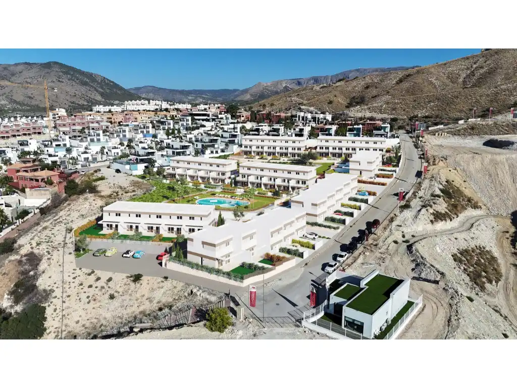 Vista exterior de Casa adosada en venda en Finestrat amb Jardí privat i Piscina