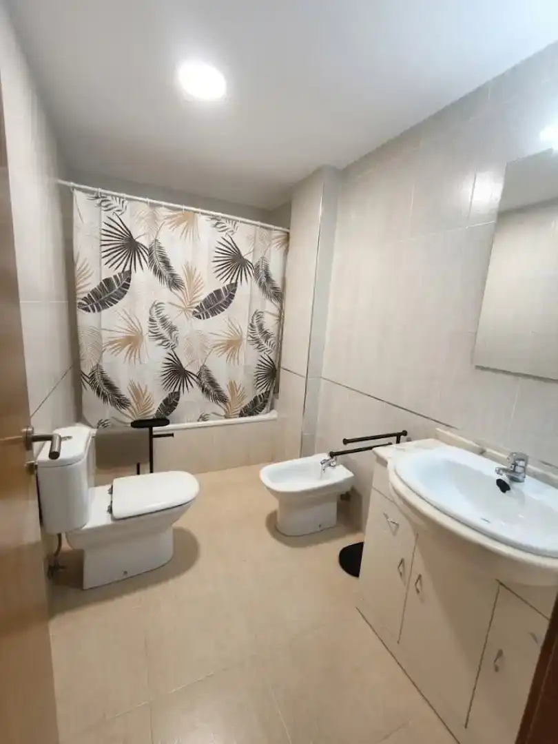Bathroom of Flat for rent in Almansa  with Furnished, Oven and Washing machine