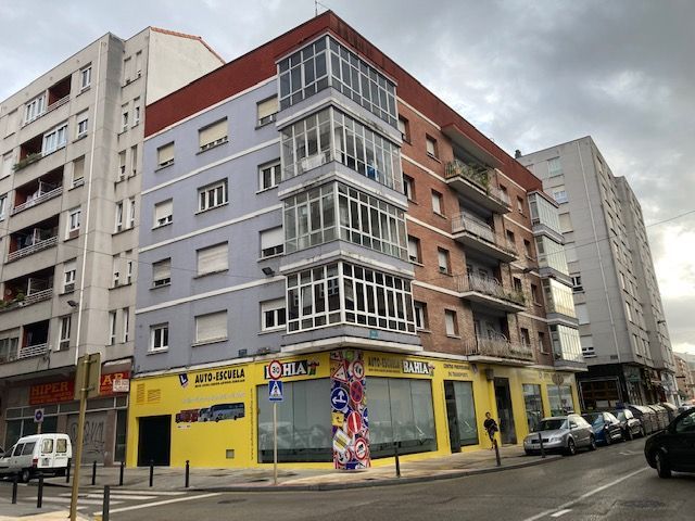Vista exterior de Piso en venta en Torrelavega  con Terraza