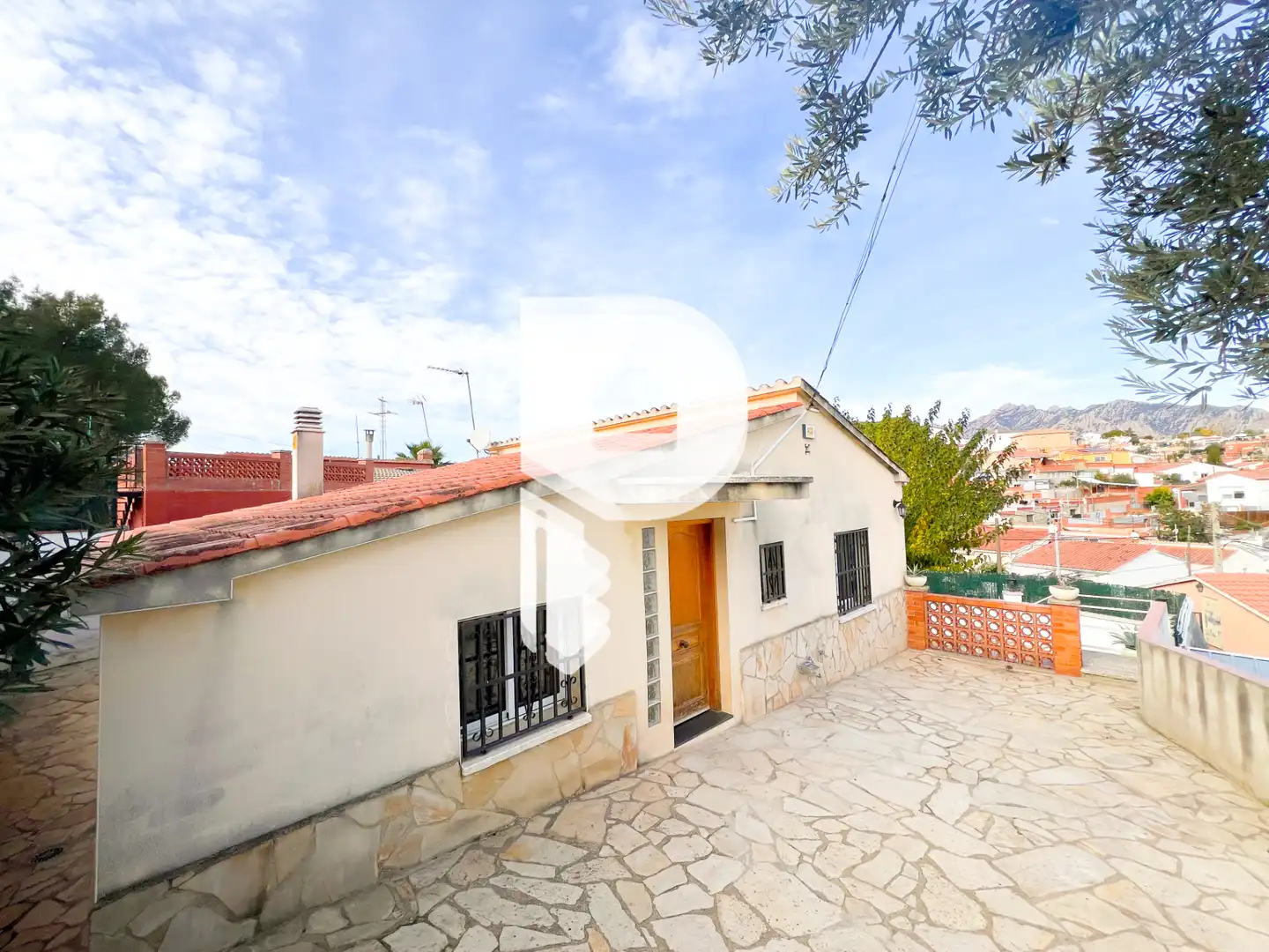 Vista exterior de Casa o xalet en venda en Esparreguera amb Aire condicionat, Calefacció i Jardí privat