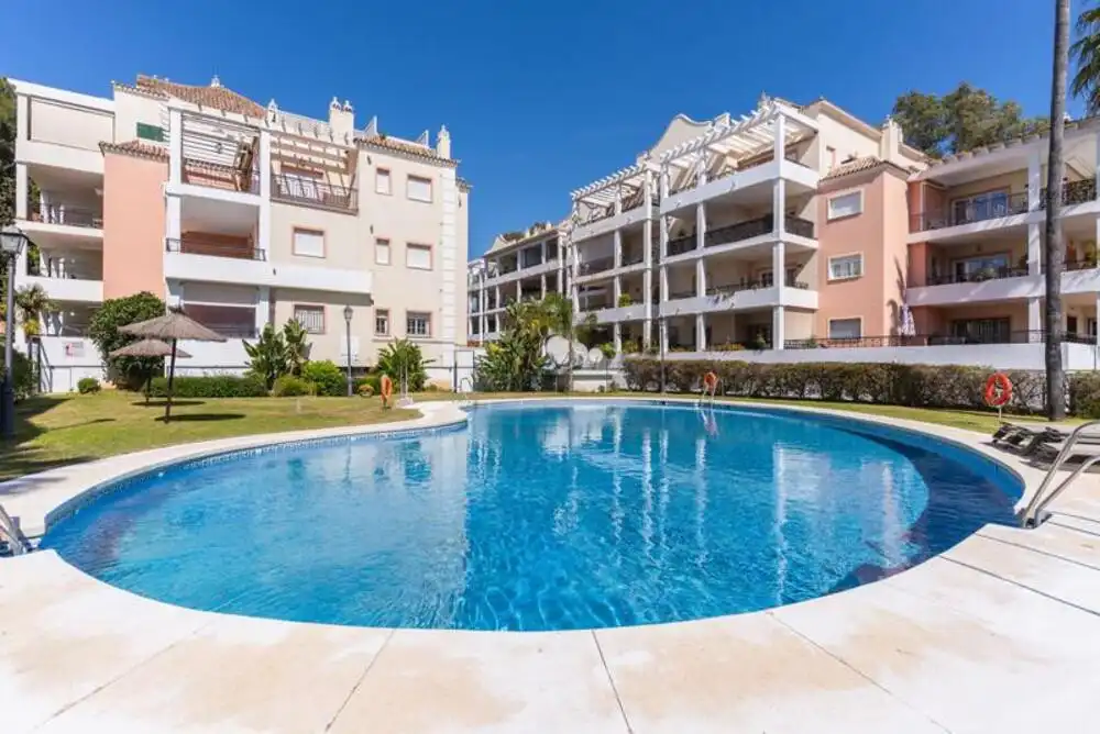 Schwimmbecken von Wohnungen zur Miete in Nueva Andalucía