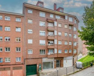 Vista exterior de Pis en venda en Oviedo 