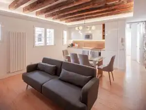 Flat for sale in Calle del Barco, Universidad - Malasaña, Centro