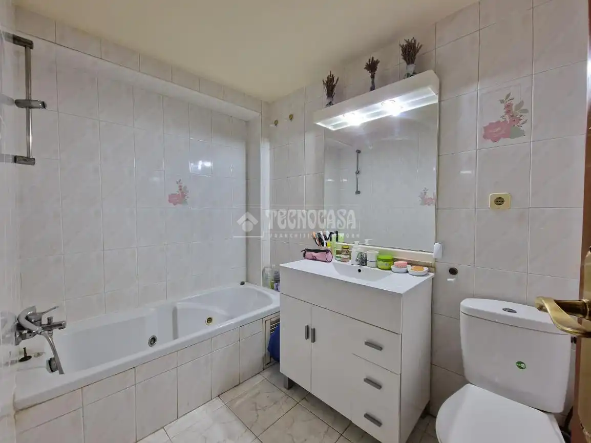 Baño de Piso en venta en Madrid con Calefacción y Balcón
