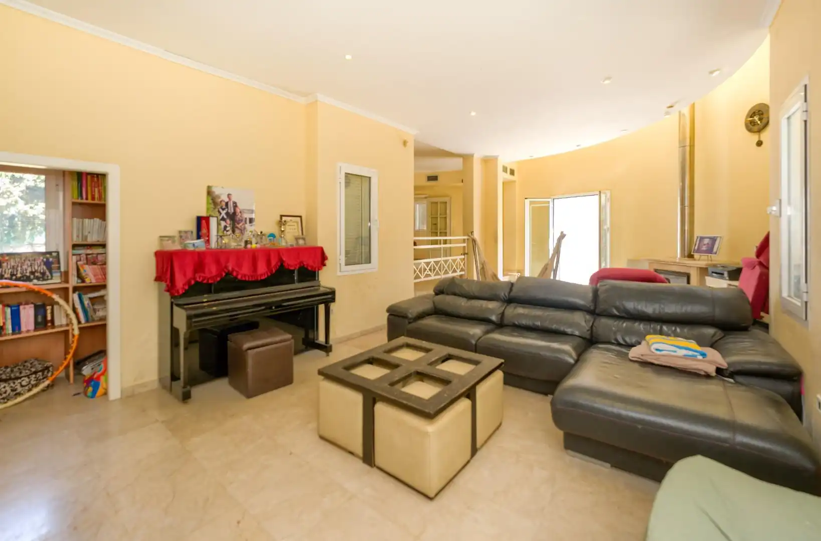 Sala de estar de Casa o chalet en venta en Bormujos con Aire acondicionado, Calefacción y Jardín privado