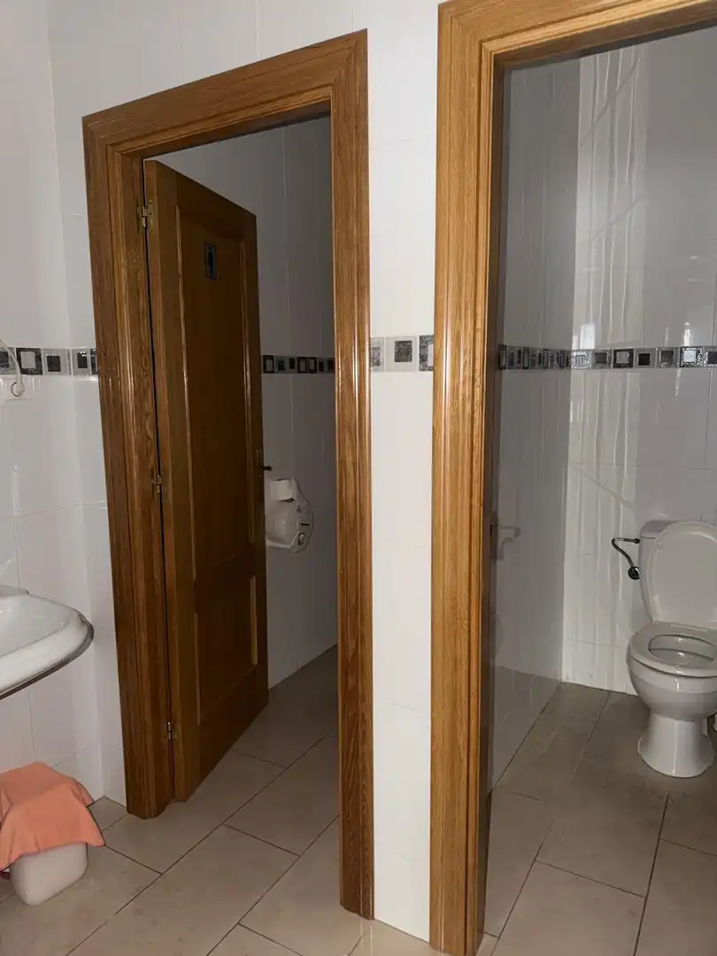 Badezimmer von Fabrikhallen zur Miete in Murcia