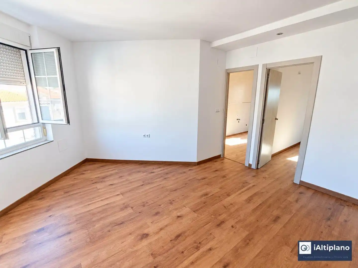 Piso con terraza en venta en Baza, imagen 3