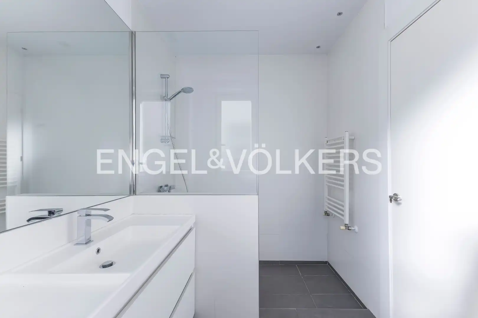 Badezimmer von Wohnung zur Miete in Madrid mit Klimaanlage, Heizung und Parkett