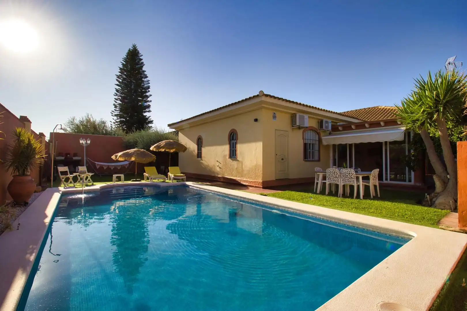 Casa amb piscina en venda a Almensilla