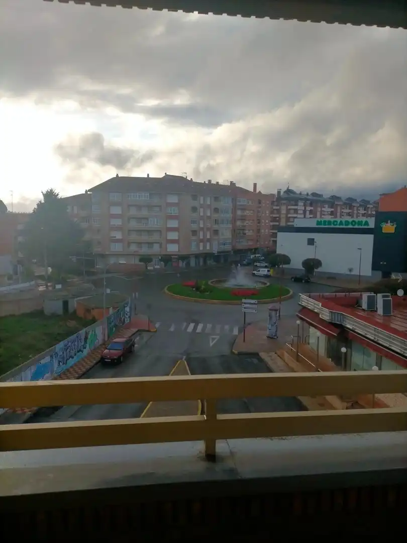 Außenansicht von Wohnung zum Verkauf in La Bañeza  mit Heizung und Terrasse