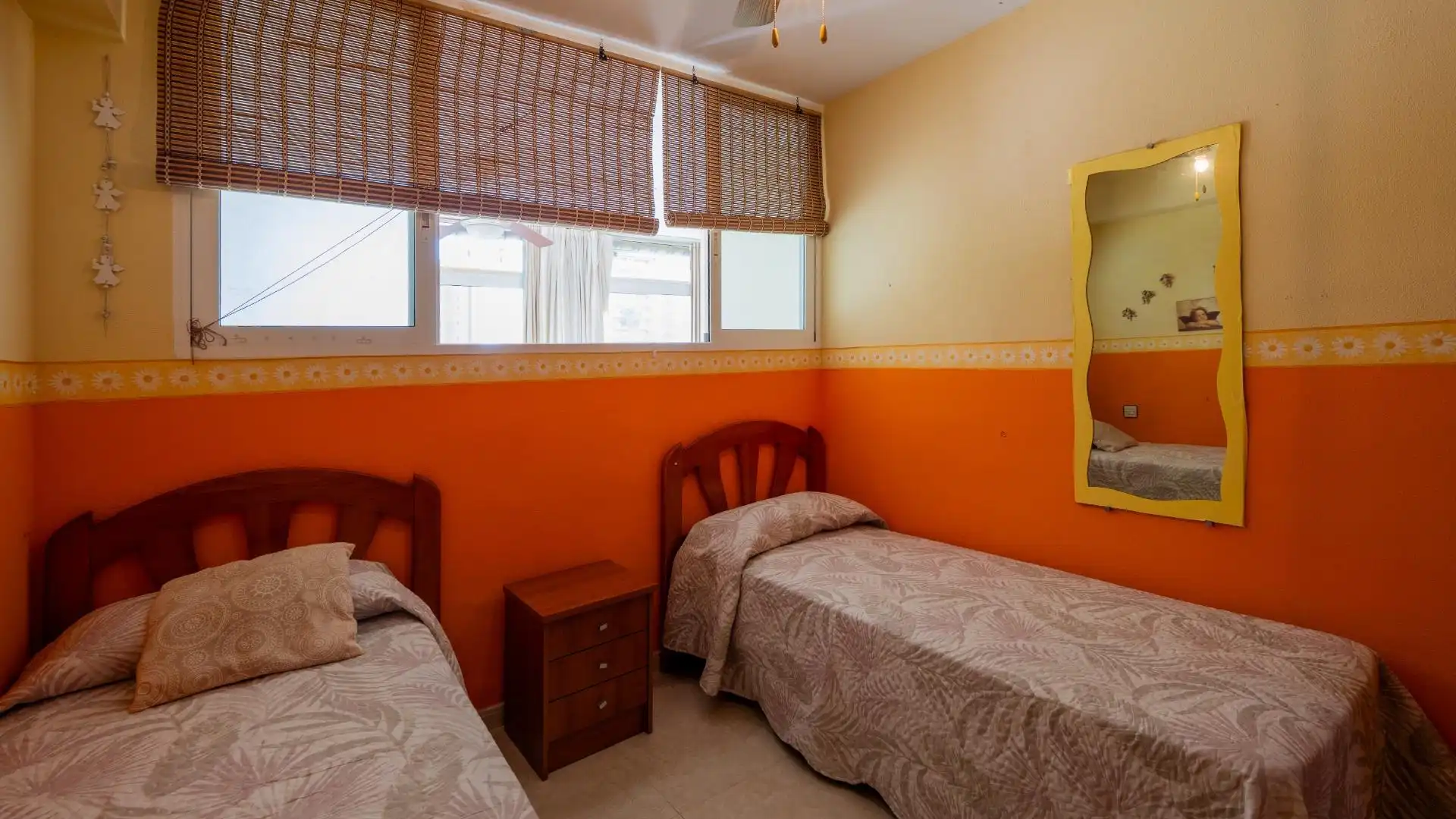 Bedroom of Flat for sale in Benidorm  with Air Conditioner, Private garden and Community pool