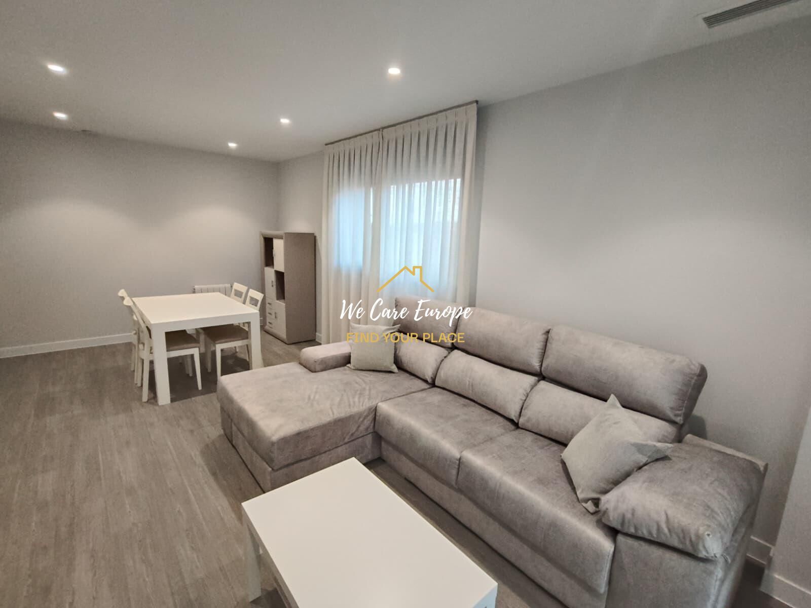 Living room of Flat to rent in  Granada Capital  with Air Conditioner, Heating and Private garden