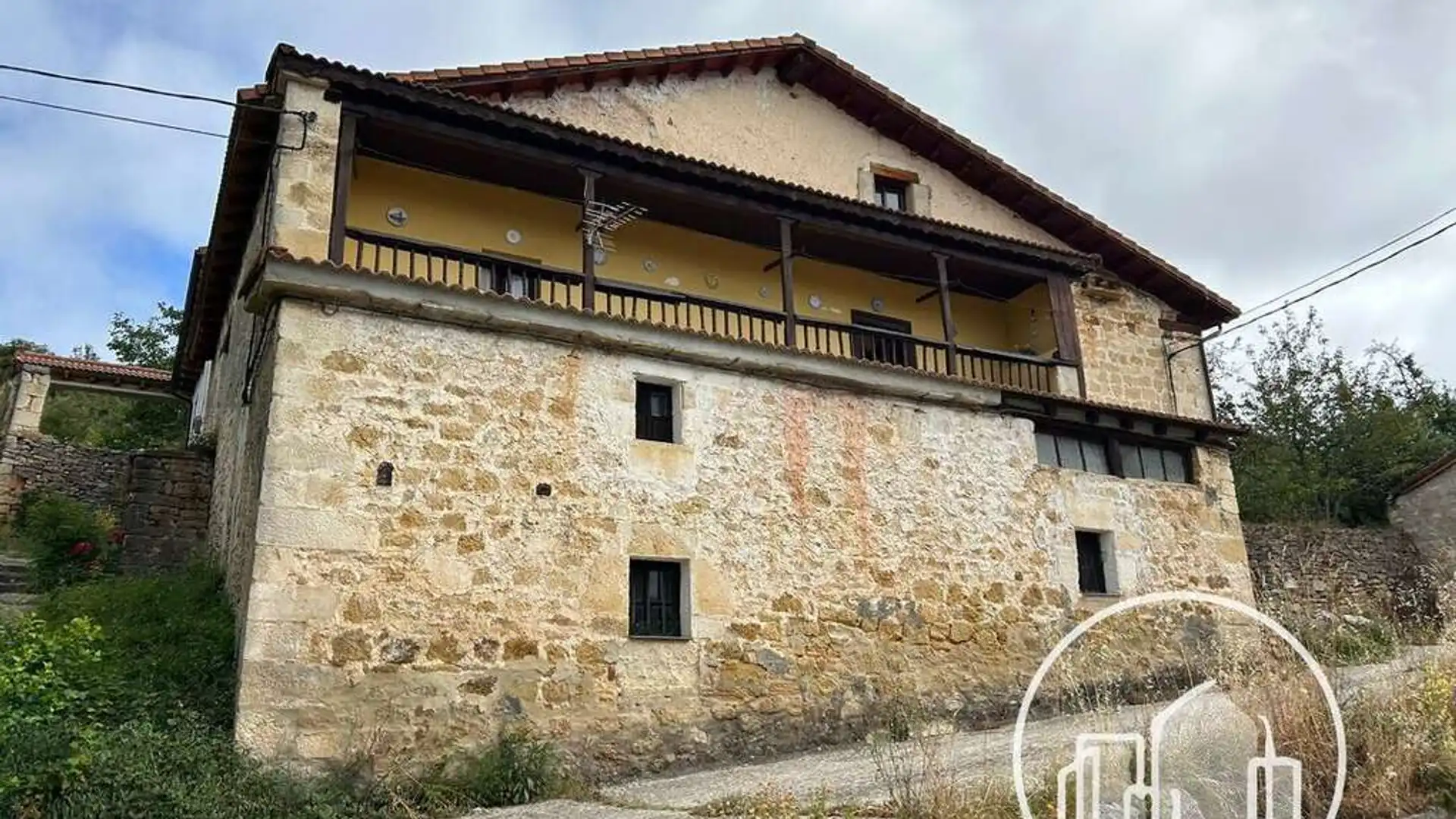 Vista exterior de Casa o chalet en venta en Valle de Valdebezana con Calefacción y Terraza