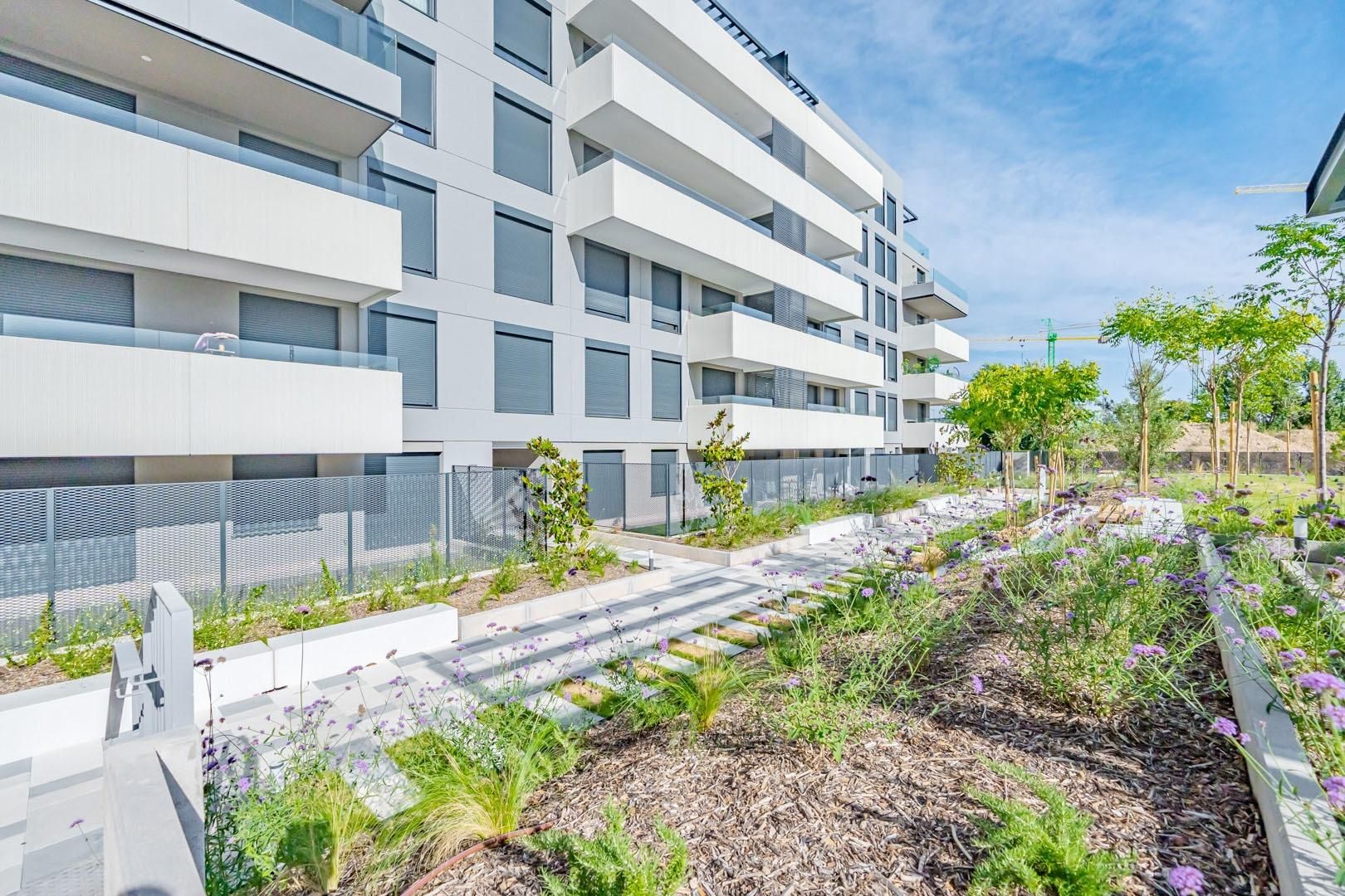 Exterior view of Flat for sale in Alcalá de Henares  with Air Conditioner, Heating and Private garden