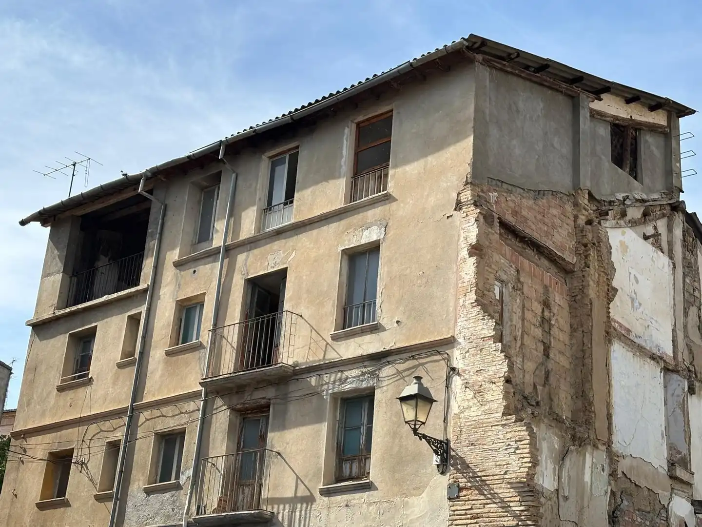 Exterior view of Houses for sale in Barbastro