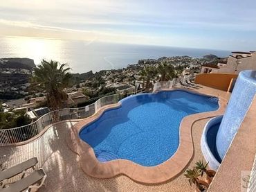 Apartment with pool to rent in Cumbre del Sol