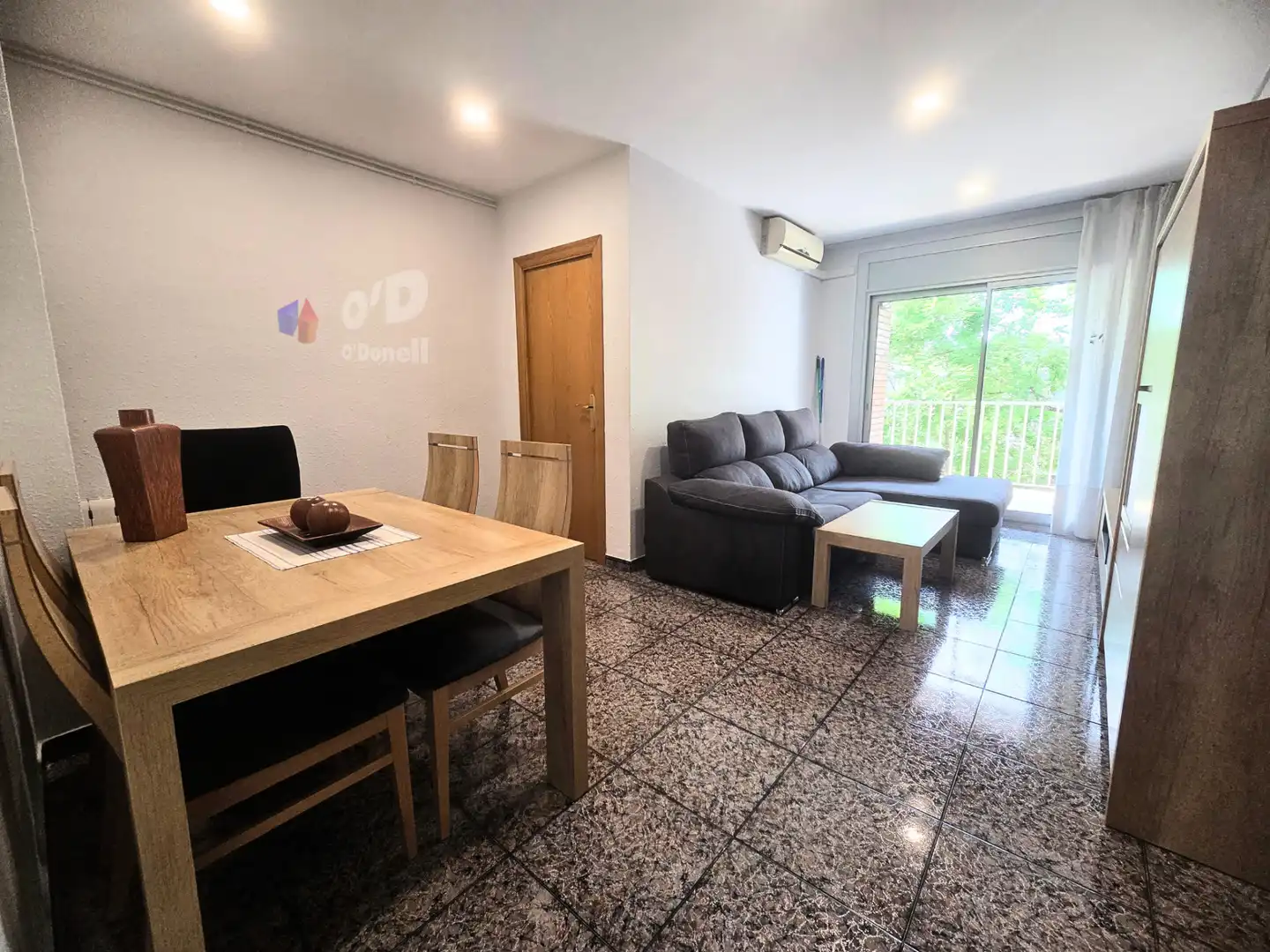 Living room of Flat for sale in Sant Boi de Llobregat  with Air Conditioner, Heating and Balcony
