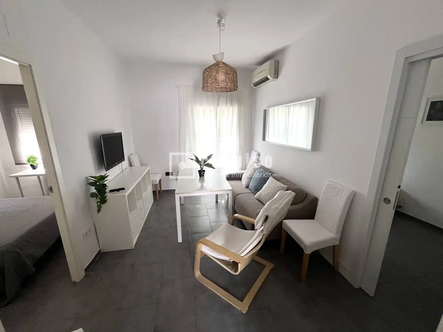 Living room of Flat for rent in Sevilla  with Air Conditioner, Terrace and Furnished