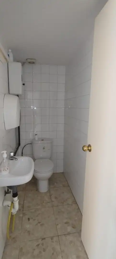 Bathroom of Commercial properties for rent in Córdoba  with Air Conditioner