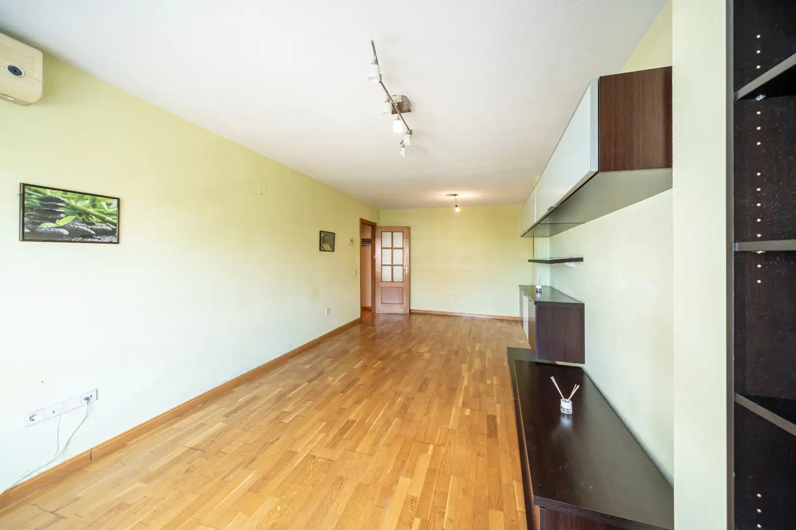 Living room of Flat for sale in Torrejón de Ardoz  with Air Conditioner, Heating and Parquet flooring