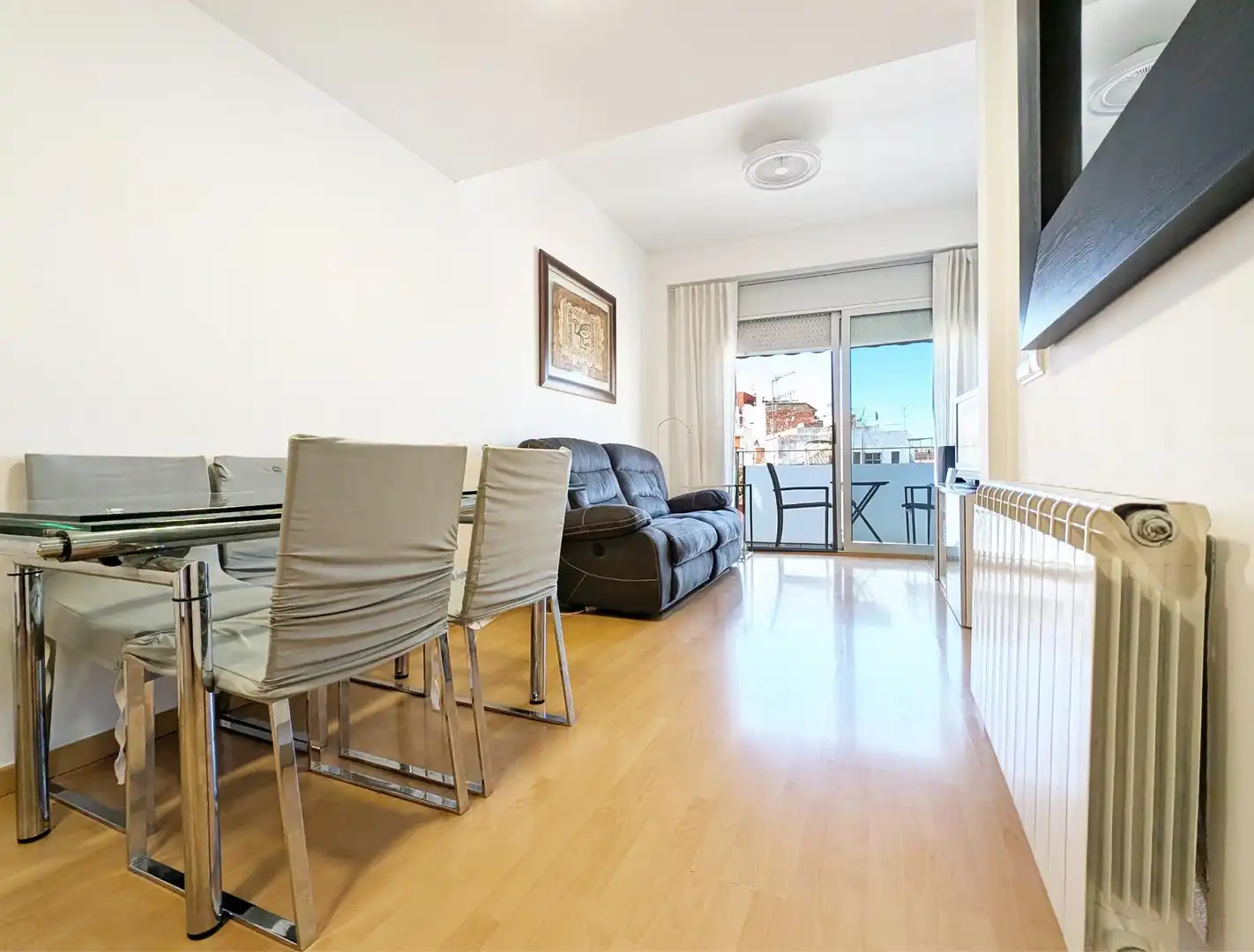 Wohnzimmer von Dachboden zum Verkauf in Vilanova i la Geltrú mit Klimaanlage, Heizung und Parkett