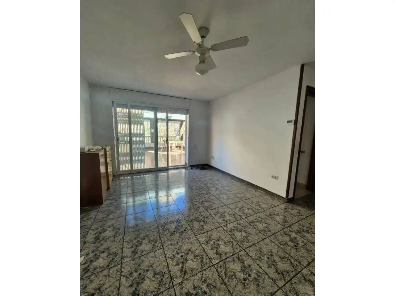 Sala de estar de Casa adosada en venta en Terrassa con Terraza