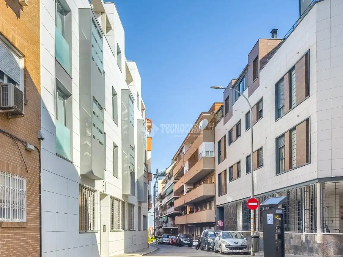 Außenansicht von Wohnung zum Verkauf in Madrid mit Heizung, Abstellraum und Gemeinschaftspool
