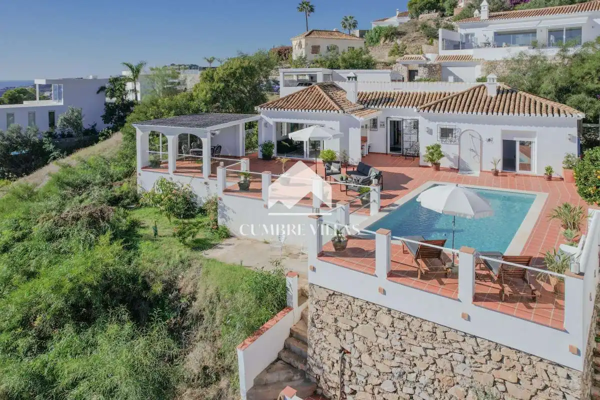 Vista exterior de Casa o xalet en venda en Almuñécar amb Jardí privat, Terrassa i Traster