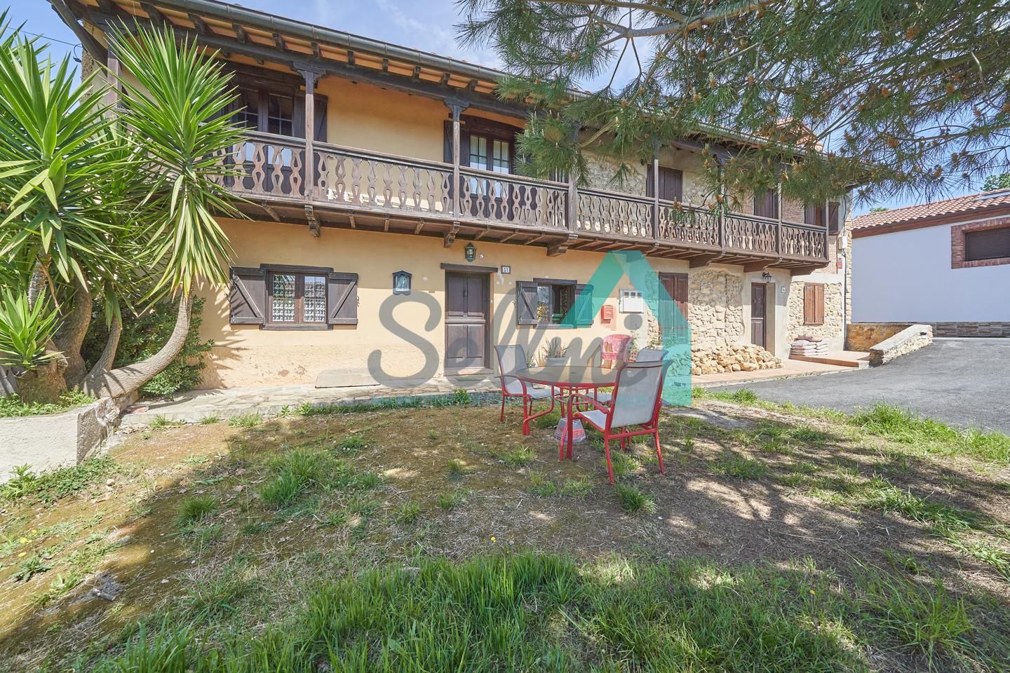 Vista exterior de Casa o xalet en venda en Siero amb Calefacció, Jardí privat i Parquet