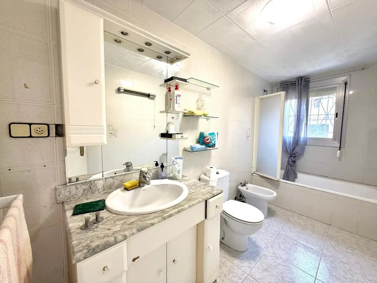 Bathroom of Houses for sale in Cubelles  with Private garden, Terrace and Storage room