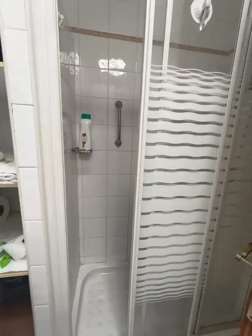 Badezimmer von Maisonette zur Miete in San Bartolomé de Tirajana mit Parkett, Möbliert und Waschmaschine