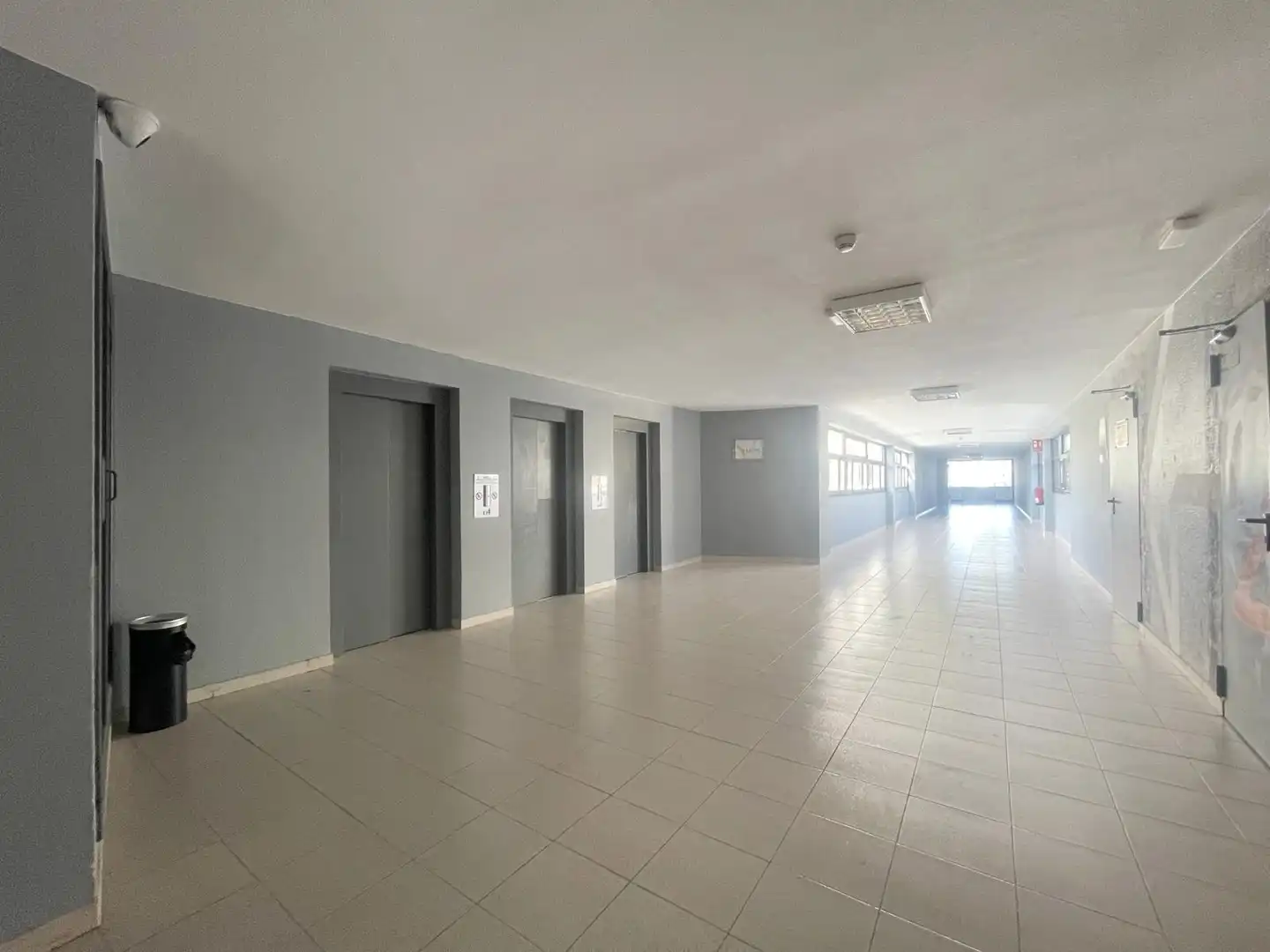 Wohnung zum Verkauf in San Bartolomé de Tirajana mit Balkon und Gemeinschaftspool