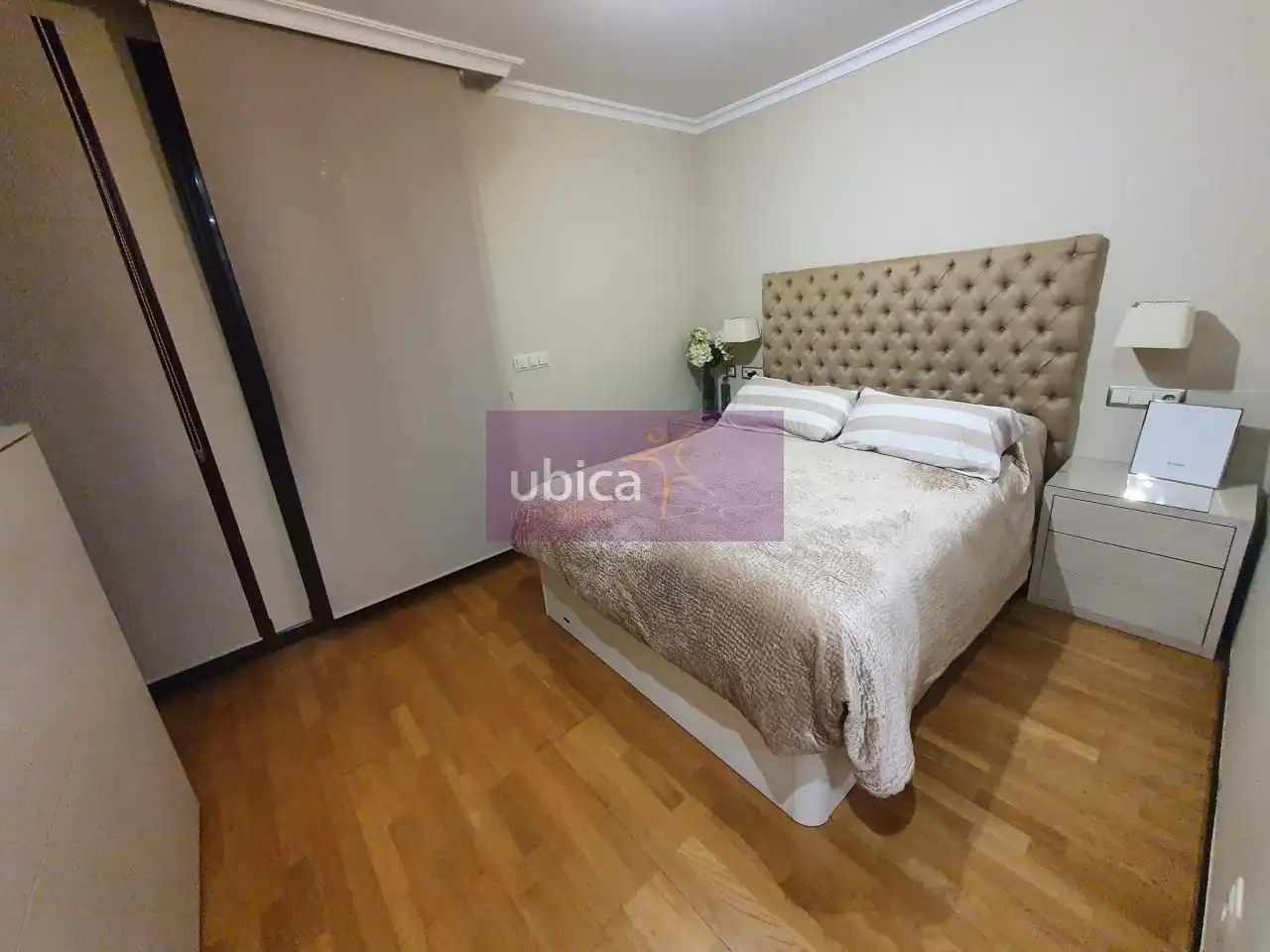 Dormitori de Casa adosada en venda en Vigo  amb Calefacció, Jardí privat i Terrassa