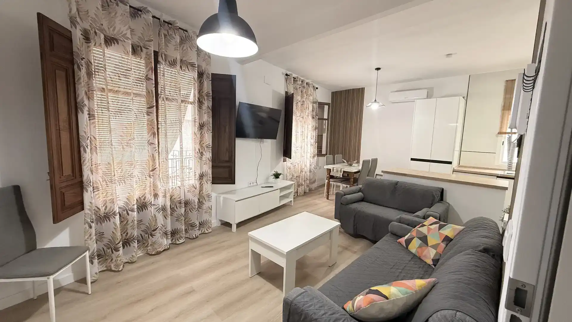 Sala d'estar de Apartament de lloguer en Molvízar amb Aire condicionat i Moblat