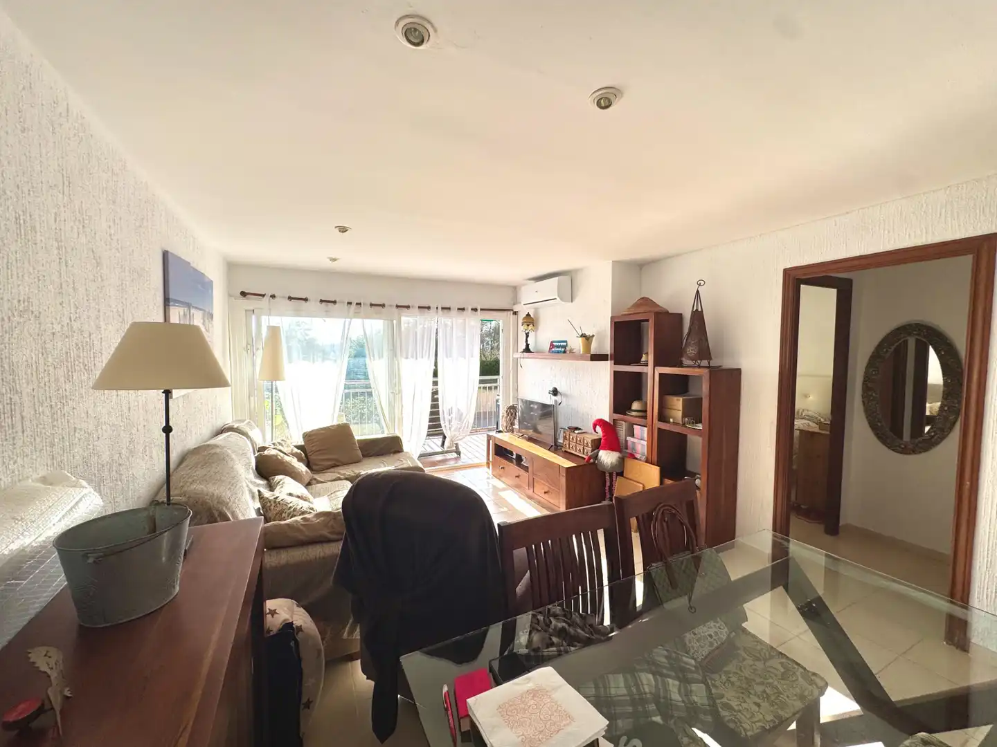 Wohnzimmer von Wohnungen zum Verkauf in Sant Feliu de Guíxols mit Klimaanlage, Privatgarten und Terrasse