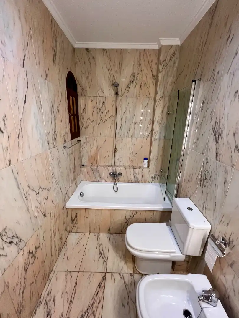 Badezimmer von Wohnung zur Miete in Valencia mit Klimaanlage, Heizung und Terrasse