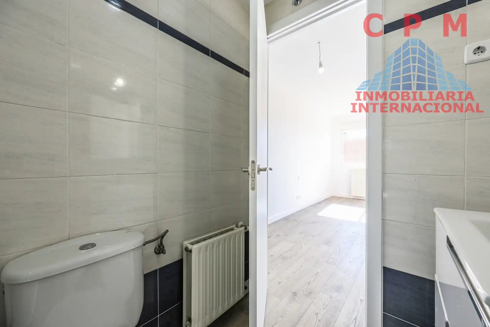 Badezimmer von Dachboden zur Miete in Alcobendas mit Klimaanlage, Heizung und Parkett