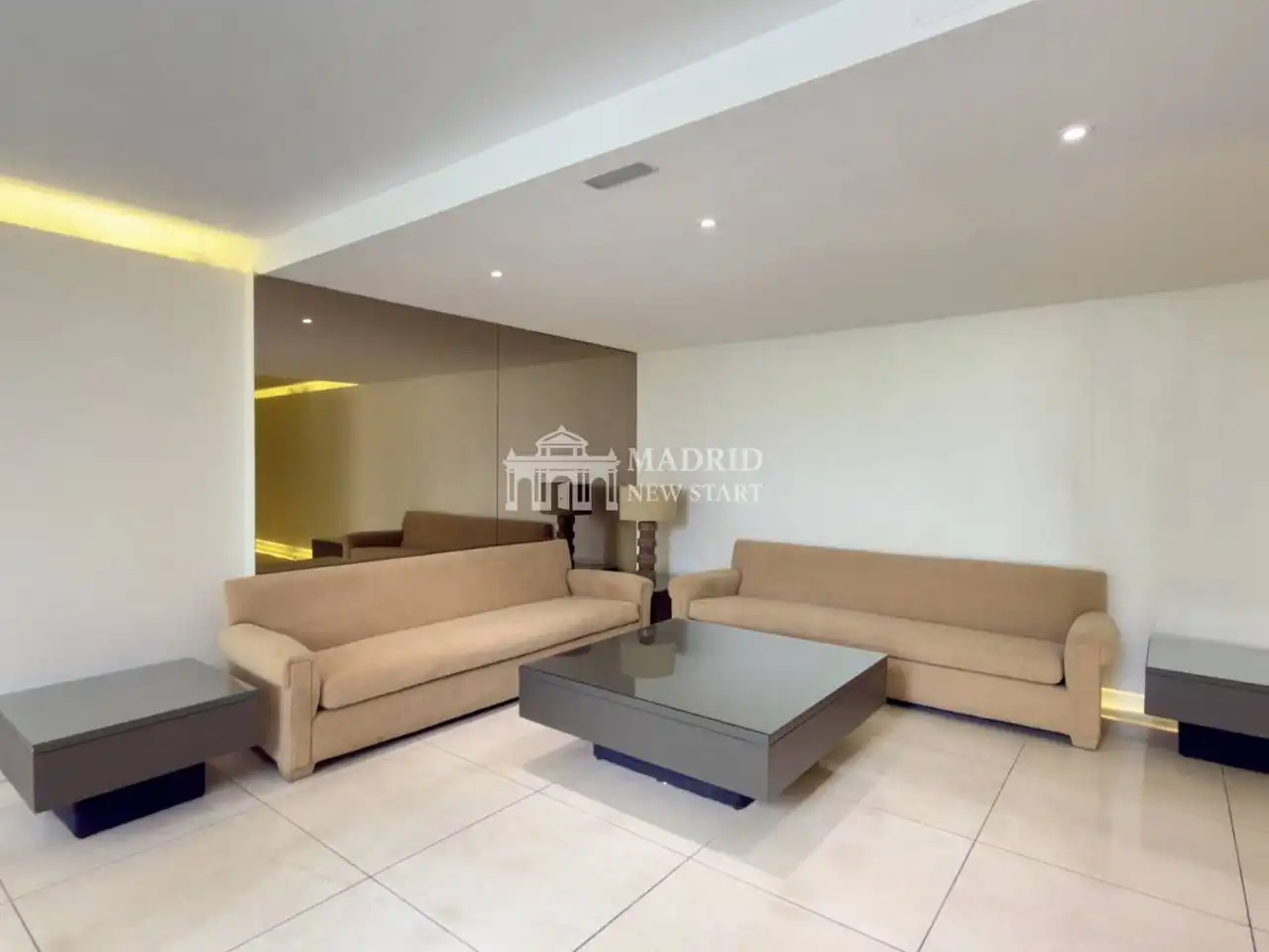 Sala de estar de Dúplex de alquiler en Madrid con Aire acondicionado, Calefacción y Amueblado