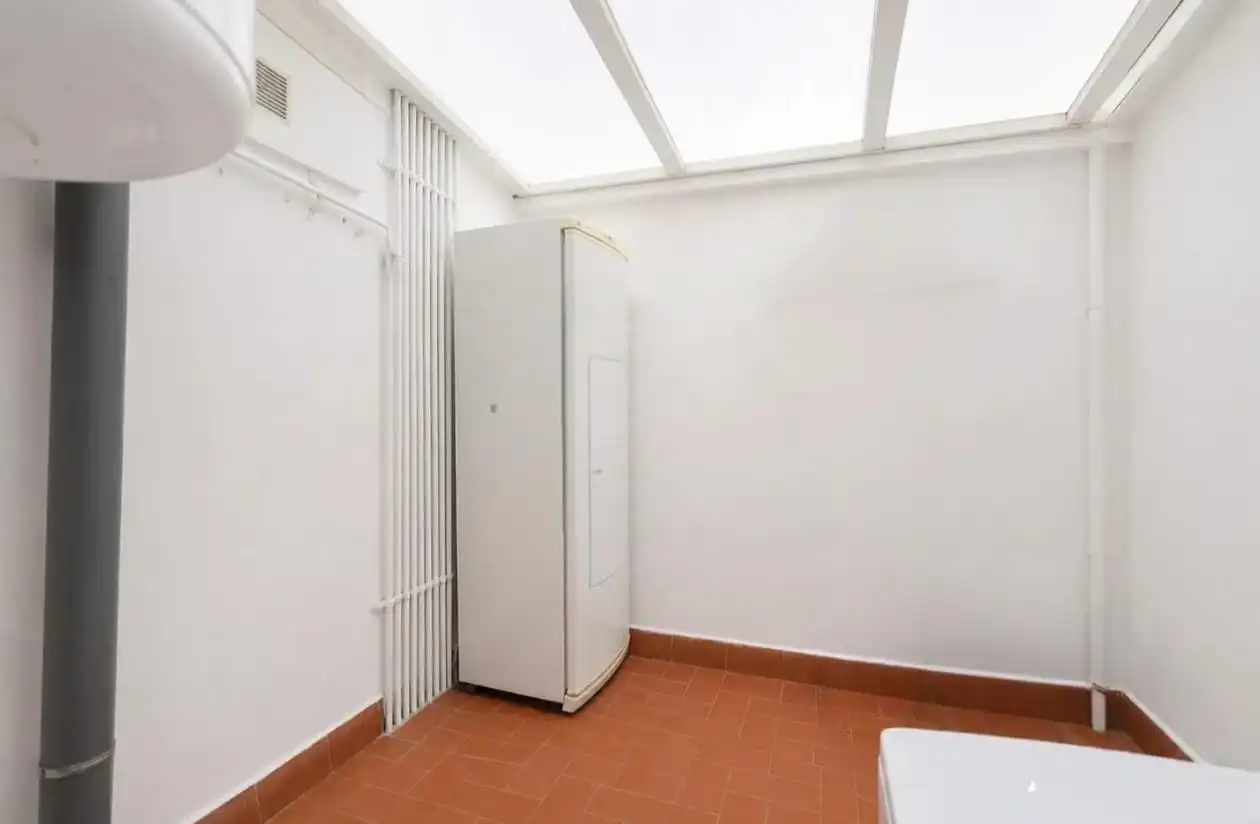 Cocina de Piso en venta en L'Hospitalet de Llobregat con Terraza y Balcón