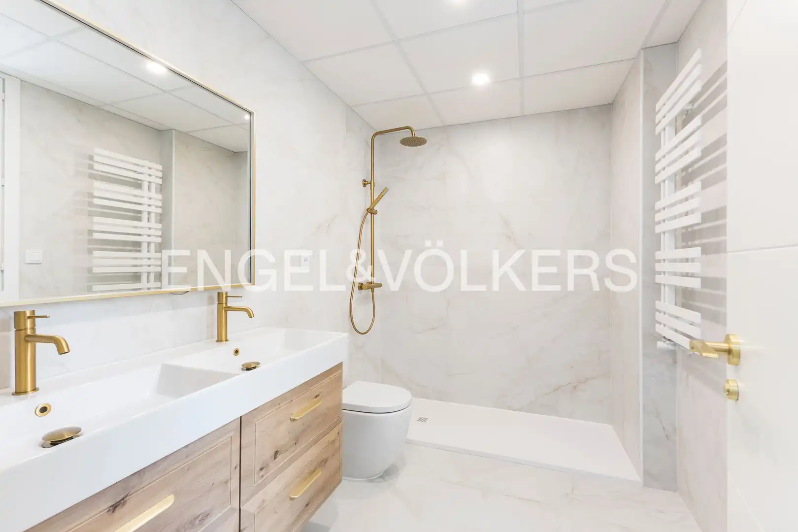 Badezimmer von Wohnung zur Miete in Madrid mit Klimaanlage, Heizung und Balkon