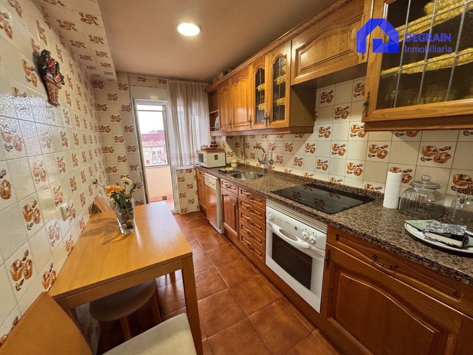 Kitchen of Flat for sale in Oviedo   with Heating, Terrace and Storage room