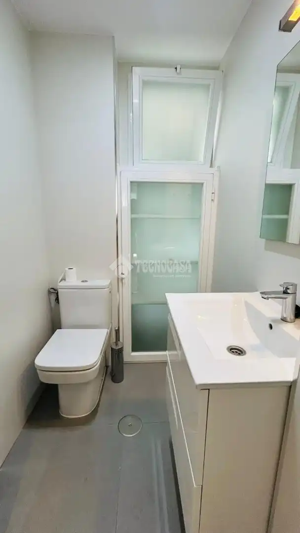 Bathroom of Flat for sale in Madrid  with Air Conditioner, Heating and Terrace
