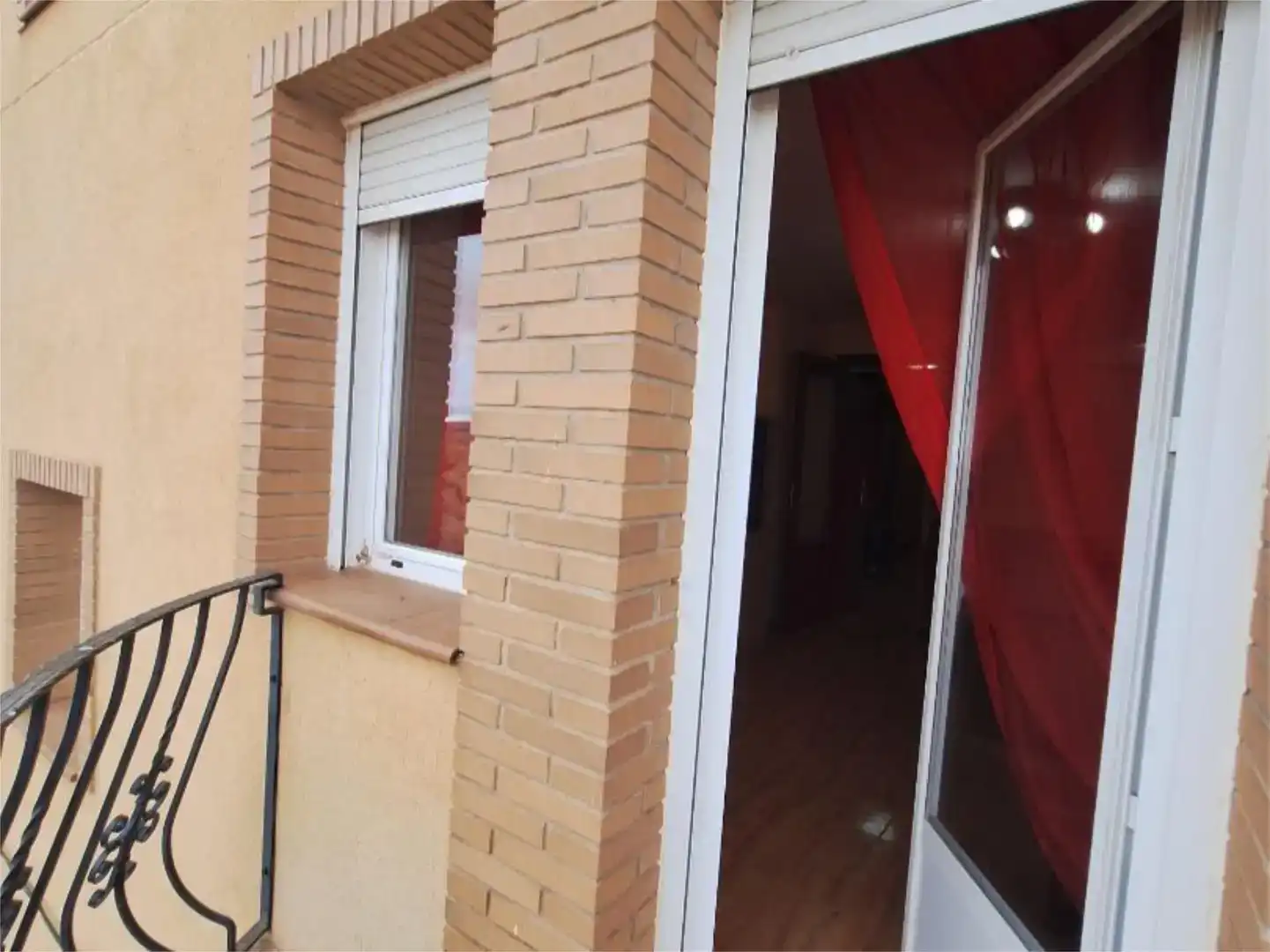 Vista exterior de Pis en venda en Alfamén amb Balcó