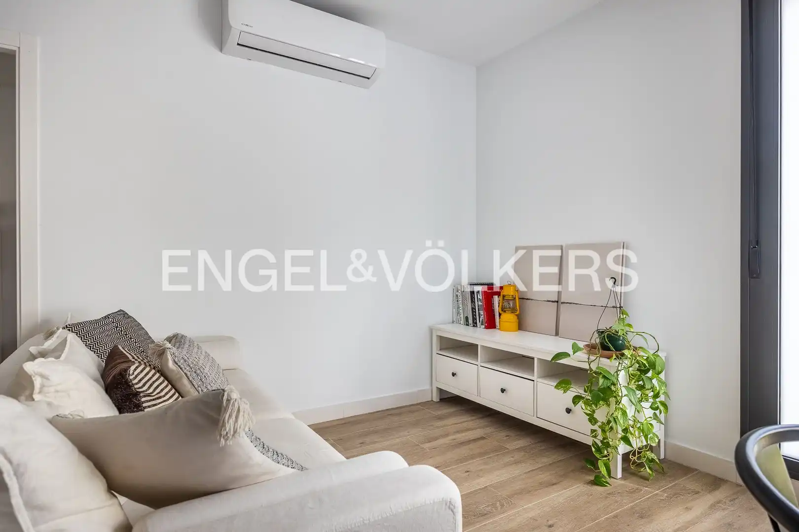 Living room of Duplexes for sale in Sevilla  with Air Conditioner, Heating and Terrace