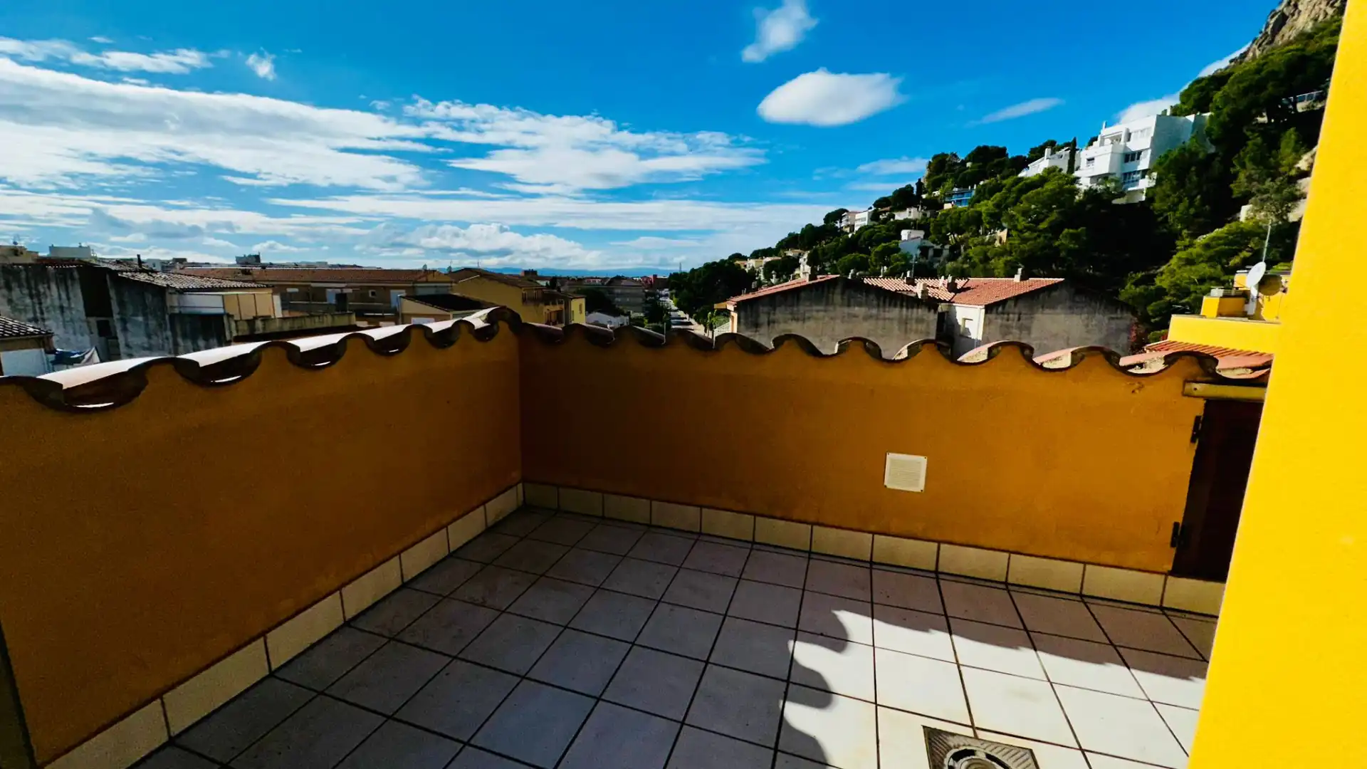 Terrasse von Dachboden zum Verkauf in L'Estartit mit Klimaanlage, Heizung und Parkett